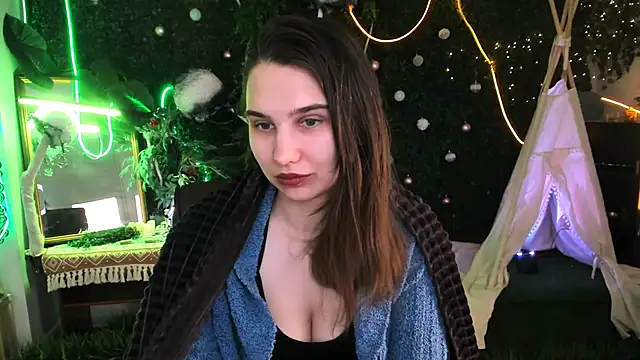 Snapshot of TessaMill chatting on 02.15.26 TessaMill online show from 02.15.26