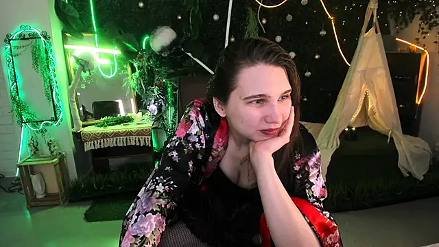 Snapshot of TessaMill chatting on 02.15.26 TessaMill online show from 02.15.26