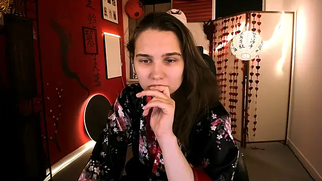 Snapshot of TessaMill chatting on 02.18.26 TessaMill online show from 02.18.26