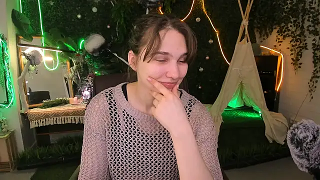 Snapshot of TessaMill chatting on 02.27.26 TessaMill online show from 02.27.26