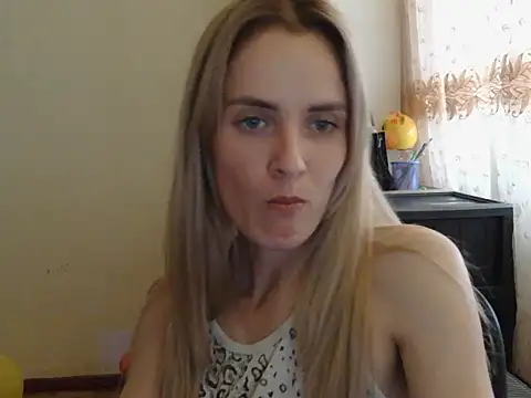 Snapshot of JayeTyler chatting on 11.20.25 JayeTyler online show from 11.20.25