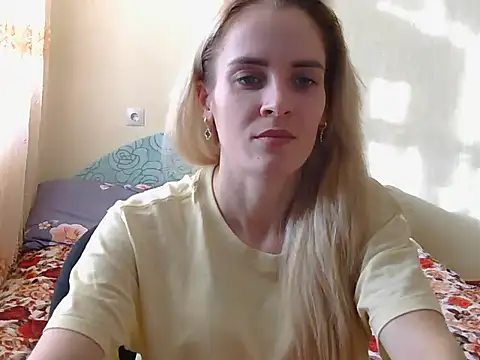 Snapshot of JayeTyler chatting on 12.19.25 JayeTyler online show from 12.19.25