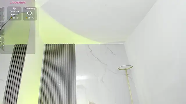 Snapshot of kiaratentation chatting on 09.08.25 kiaratentation online show from 09.08.25