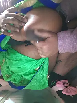 Dassing strip couple online show from 01.07.26