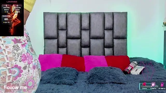 Snapshot of miaroberts69 chatting on 10.08.25 miaroberts69 online show from 10.08.25