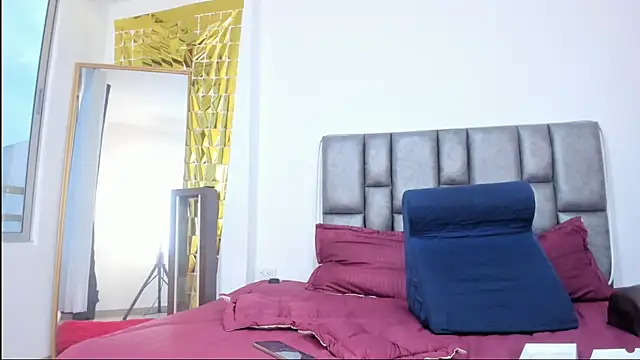 Snapshot of miaroberts69 chatting on 01.11.26 miaroberts69 online show from 01.11.26