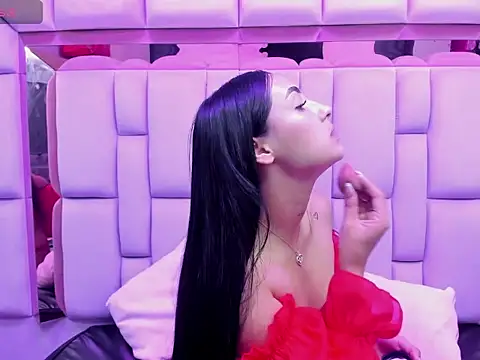 Issabela Mackey  online show from 01.15.26