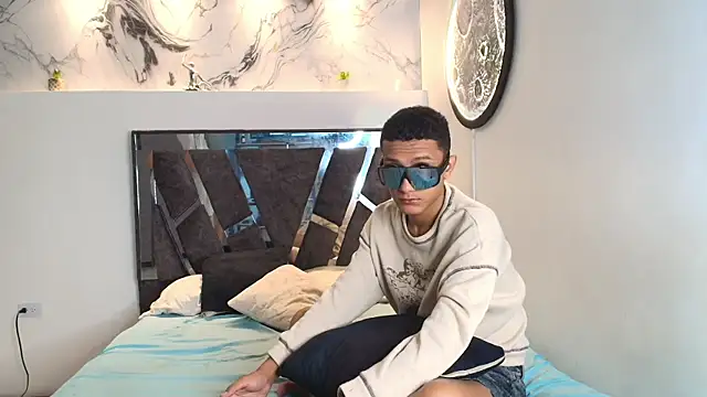 TWINKS FRIENDS online show from 11.11.25