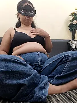 Iampriyaaa15 online show from 10.08.25