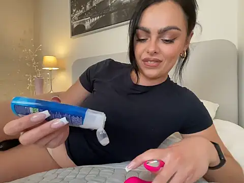 Snapshot of FrancescaXO chatting on 06.14.26 FrancescaXO online show from 06.14.26
