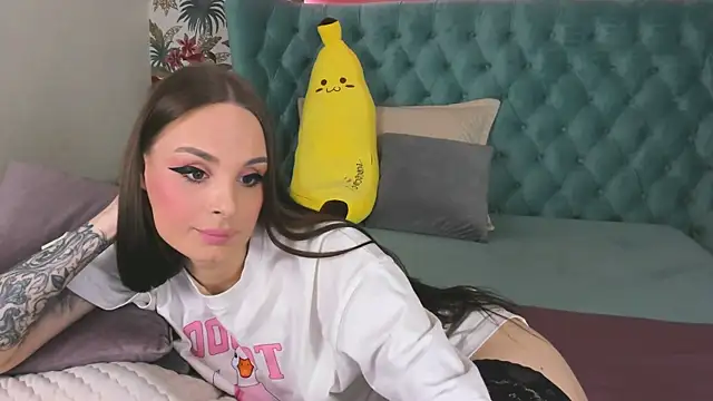 Snapshot of NaughtyLoryy chatting on 10.29.25 NaughtyLoryy online show from 10.29.25