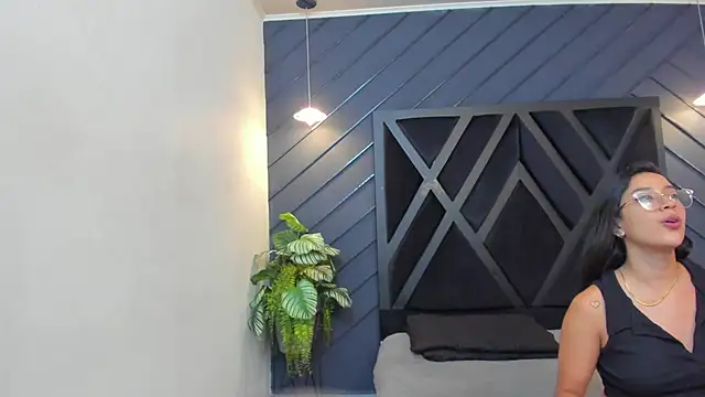 Snapshot of zoe_martins_ chatting on 09.18.25 zoe martins online show from 09.18.25