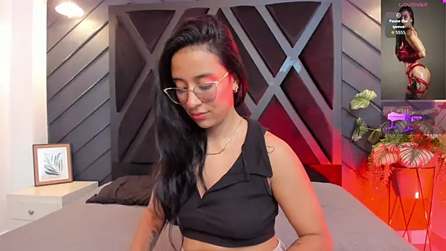 Snapshot of zoe_martins_ chatting on 10.05.25 zoe martins online show from 10.05.25