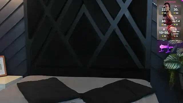 Snapshot of zoe_martins_ chatting on 10.18.25 zoe martins online show from 10.18.25