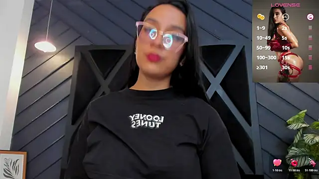 Snapshot of zoe_martins_ chatting on 10.25.25 zoe martins online show from 10.25.25