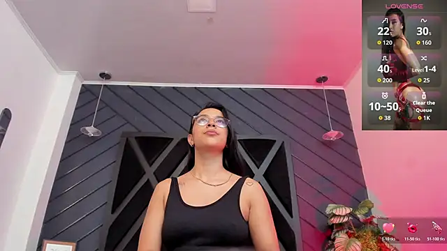 Snapshot of zoe_martins_ chatting on 11.27.25 zoe martins online show from 11.27.25