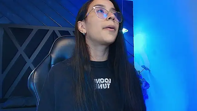 Snapshot of zoe_martins_ chatting on 02.28.26 zoe martins online show from 02.28.26