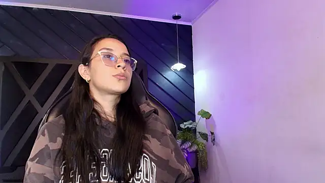 Snapshot of zoe_martins_ chatting on 03.25.26 zoe martins online show from 03.25.26