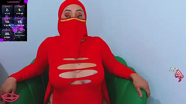 Snapshot of Aisha_Malek chatting on 10.10.25 Aisha Malek online show from 10.10.25