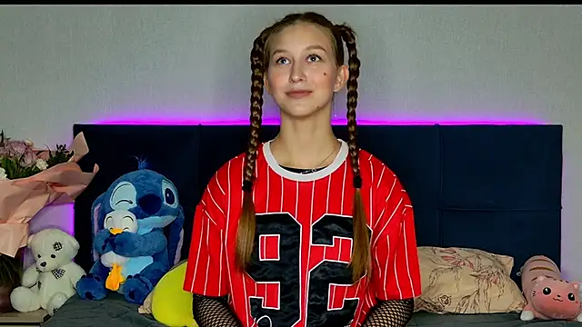 Snapshot of MissEmilyMiller chatting on 10.21.25 MissEmilyMiller online show from 10.21.25