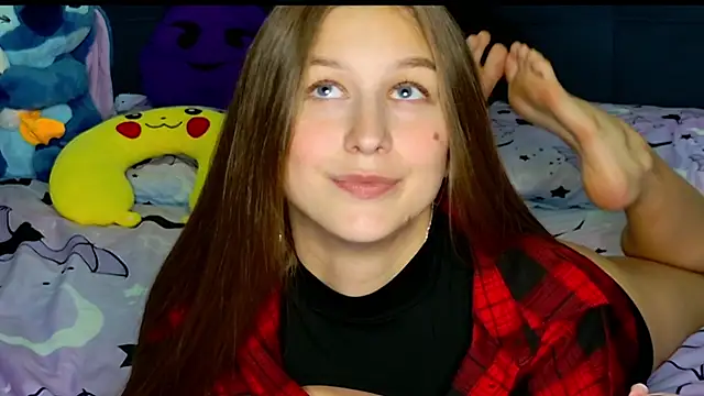 Snapshot of MissEmilyMiller chatting on 11.18.25 MissEmilyMiller online show from 11.18.25