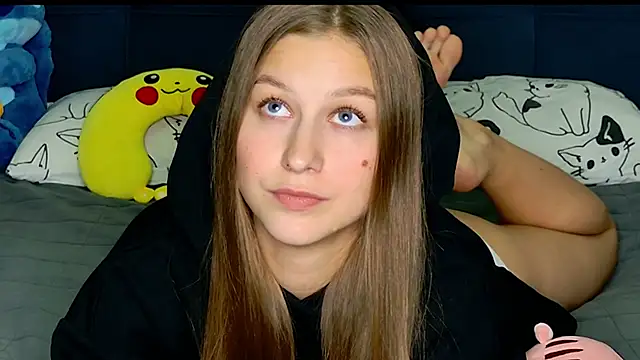 Snapshot of MissEmilyMiller chatting on 11.20.25 MissEmilyMiller online show from 11.20.25