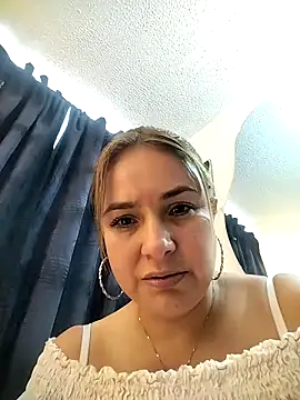 luciamature  online show from 02.05.26