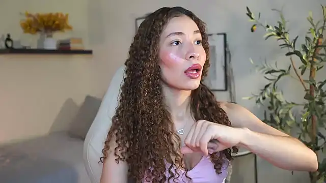 Snapshot of isabella-garcia- chatting on 05.21.26 isabella-garcia- online show from 05.21.26