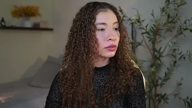 Snapshot of isabella-garcia- chatting on 05.27.26 isabella-garcia- online show from 05.27.26