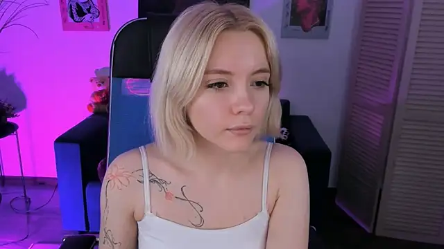 AuroraWrenfield online show from 12.22.25