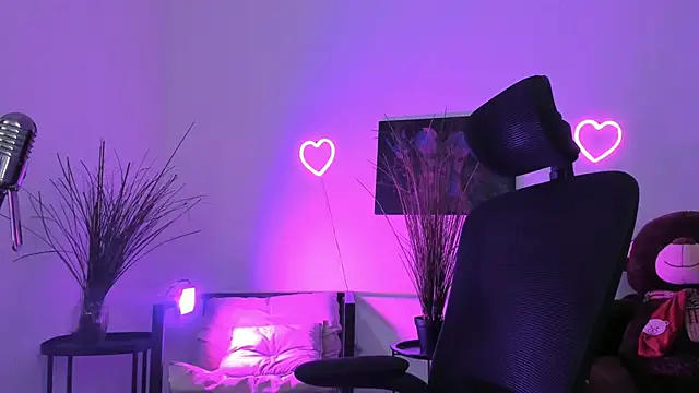 AuroraWrenfield online show from 04.01.26