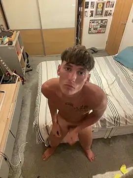 Snapshot of naughtyboy0124 chatting on 09.08.25 naughtyboy0124 online show from 09.08.25