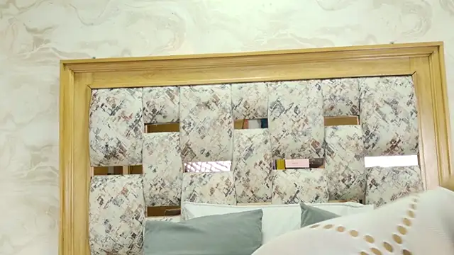 ZOLEY WATSON online show from 09.21.25