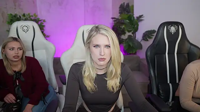 Snapshot of Scarlett_Sweet054 chatting on 10.05.25 Scarlett Sweet054 online show from 10.05.25