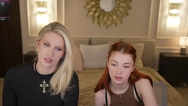 Snapshot of Scarlett_Sweet054 chatting on 10.10.25 Scarlett Sweet054 online show from 10.10.25