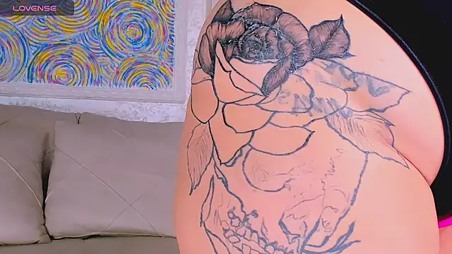 Snapshot of marrenaa chatting on 09.28.25 marrenaa online show from 09.28.25