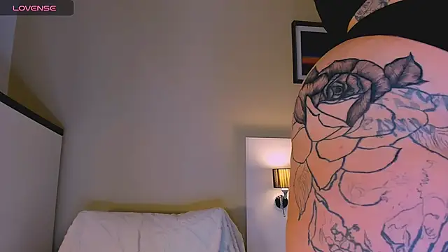 Snapshot of marrenaa chatting on 10.03.25 marrenaa online show from 10.03.25