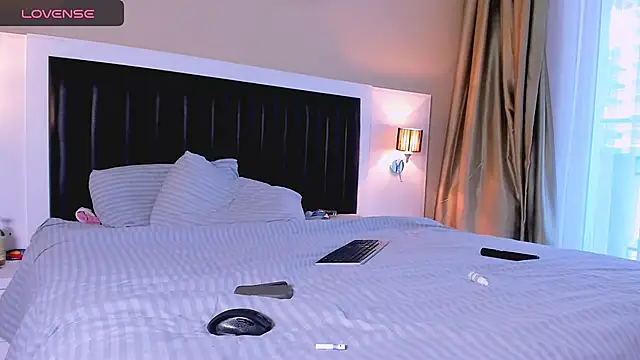 Snapshot of marrenaa chatting on 11.11.25 marrenaa online show from 11.11.25