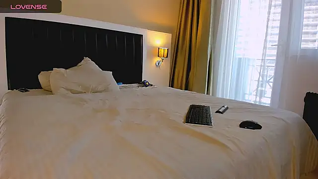 marrenaa online show from 12.04.25