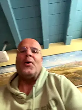 Snapshot of Renebisex chatting on 10.18.25 Renebisex online show from 10.18.25