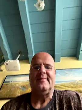 Snapshot of Renebisex chatting on 10.31.25 Renebisex online show from 10.31.25