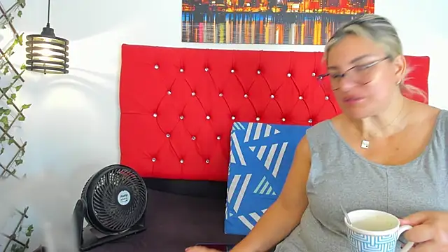 carolinacrus01 online show from 11.10.25