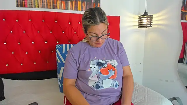 carolinacrus01 online show from 12.21.25