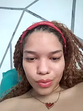 Snapshot of ChloeRaviss chatting on 10.16.25 ChloeRaviss online show from 10.16.25