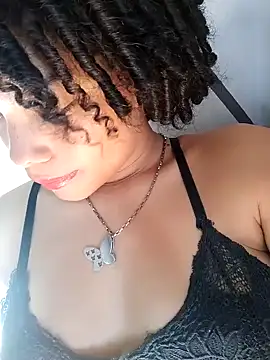 Snapshot of ChloeRaviss chatting on 11.30.25 ChloeRaviss online show from 11.30.25