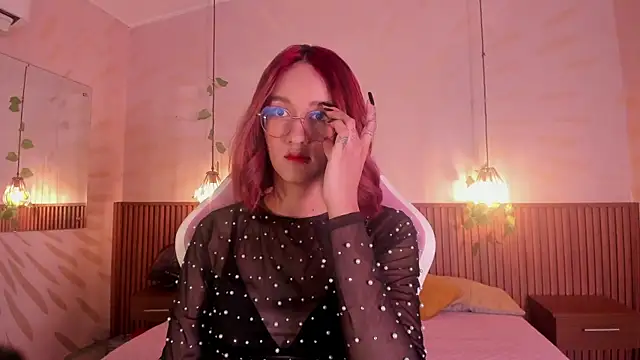 Snapshot of daphne_courtis chatting on 02.07.26 daphne courtis online show from 02.07.26