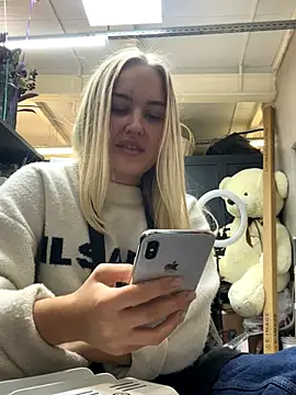 Snapshot of CandyVice chatting on 10.16.25 CandyVice online show from 10.16.25