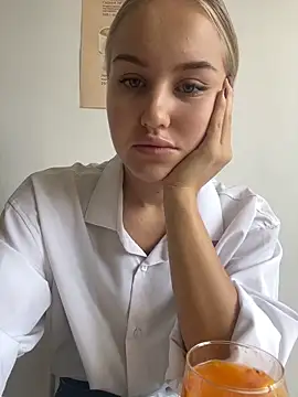 Snapshot of CandyVice chatting on 11.05.25 CandyVice online show from 11.05.25