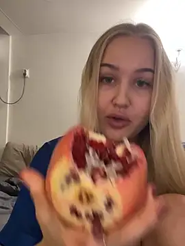 Snapshot of CandyVice chatting on 11.07.25 CandyVice online show from 11.07.25