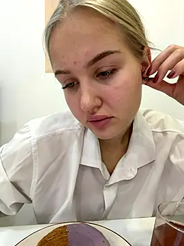 Snapshot of CandyVice chatting on 11.11.25 CandyVice online show from 11.11.25